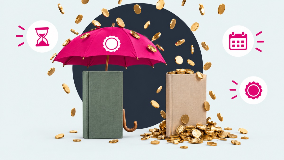 Zwei Bücher stehen in einem Regen aus Goldmünzen, über einem der Bücher ist ein Schirm mit Siegel aufgespannt. Daneben Symbole für Sanduhr, Kalender und Stempel.